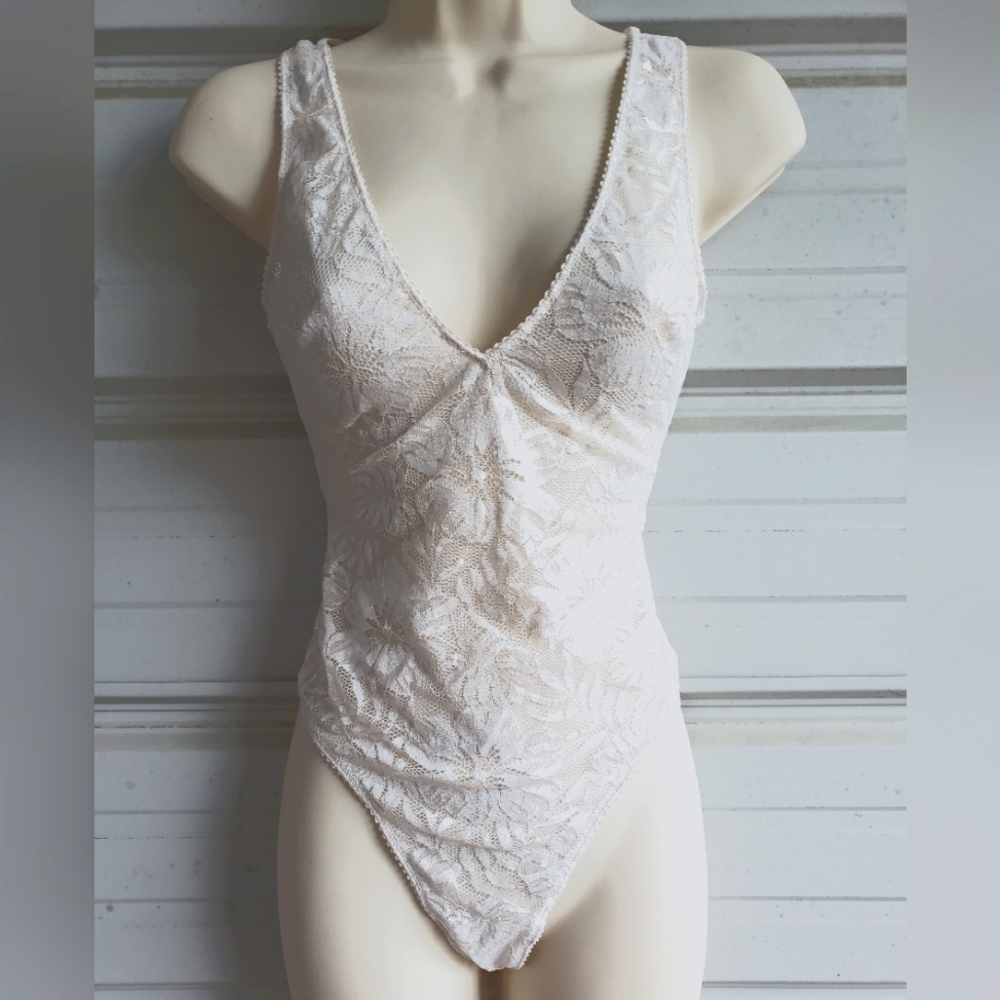 💋 💄 Size XS White Victoria's Secret sheer lace shimmer bodysuit lingerie 💋 👠